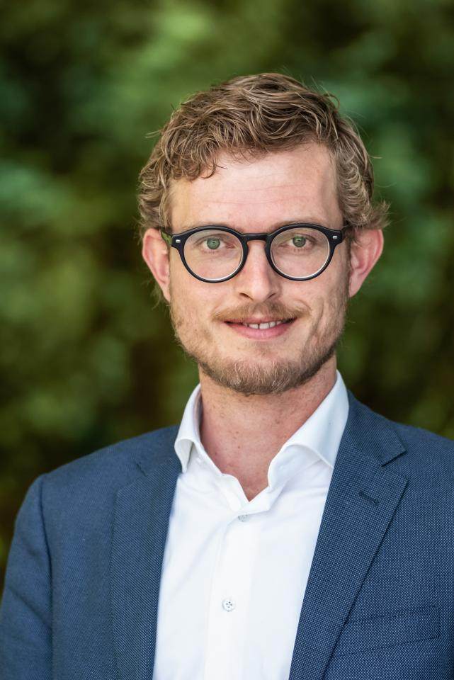 Portretfoto algemeen directeur en gemeentesecretaris Peter Koekoek