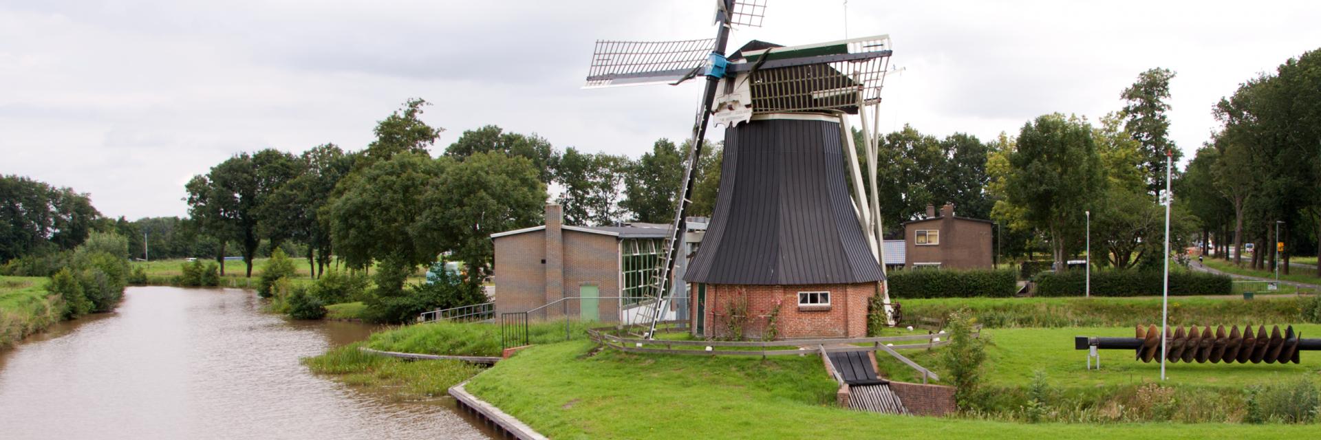 Molen aan de Hunzeweg in De Groeve